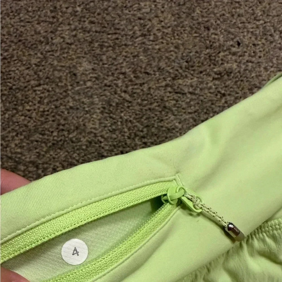 Lululemon Run Times Mid-Rise Short 4” size 4 Neon Green - Picture 6 of 6